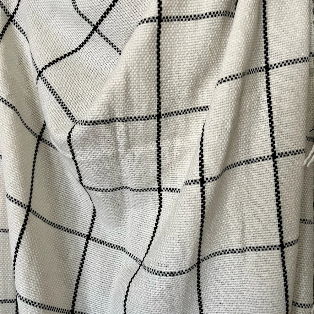 NWT Old Navy Plaid Blanket Scarf Wrap Shawl Cream Black Oversized Fringe OS